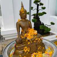 มาทำบุญสรงน้ำขอพร ที่วัดหนังราชวรวิหาร  เขตจอมทอง