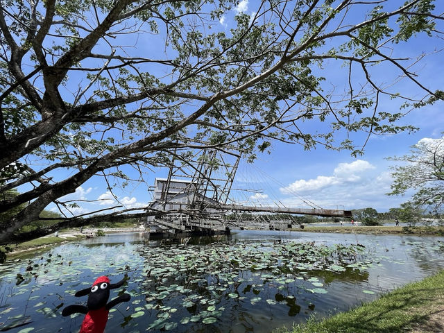🚂✨ Tanjung Tualang Tin Dredge No. 5: A Rusty Giant of Malaysia’s Tin Boom Era ✨
