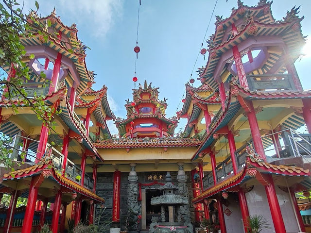 Black Dragon Cave Temple: Stairs, Secrets & the Best Yong Tau Foo in Town🐉🏯