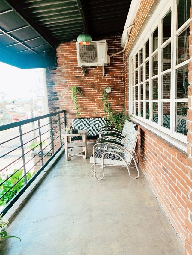 【インドネシア】レトロカフェ見つけた “ドルンパンカフェアンドレスト”
