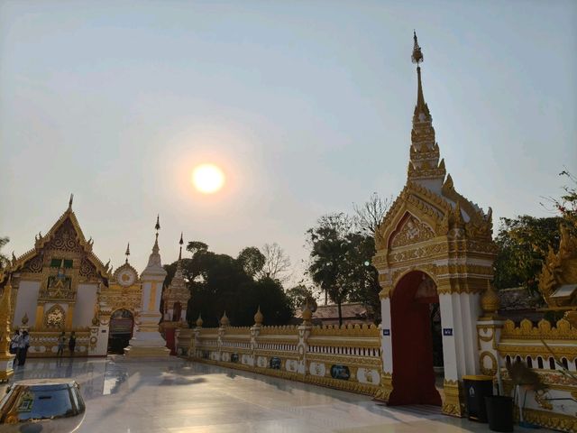 พระธาตุพนม ศาสนสถานศักสิทธิ์แห่งอีสาน