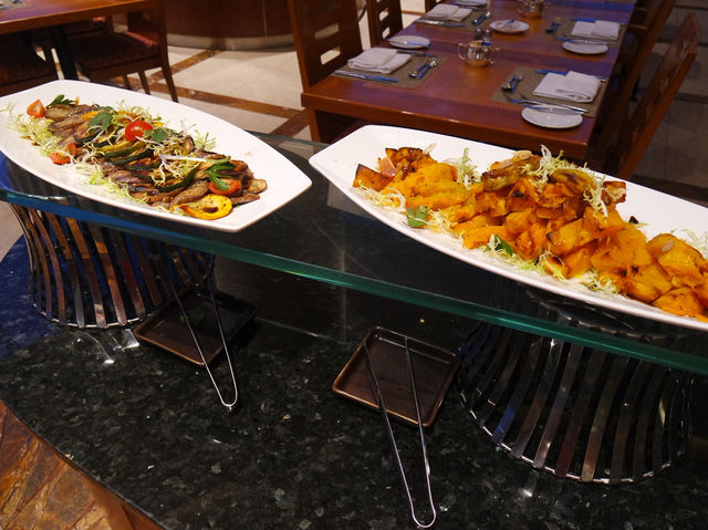 🍽️ “맛도 뷰도 완벽했던 저녁 – 하버 그랜드 홍콩 뷔페 디너”