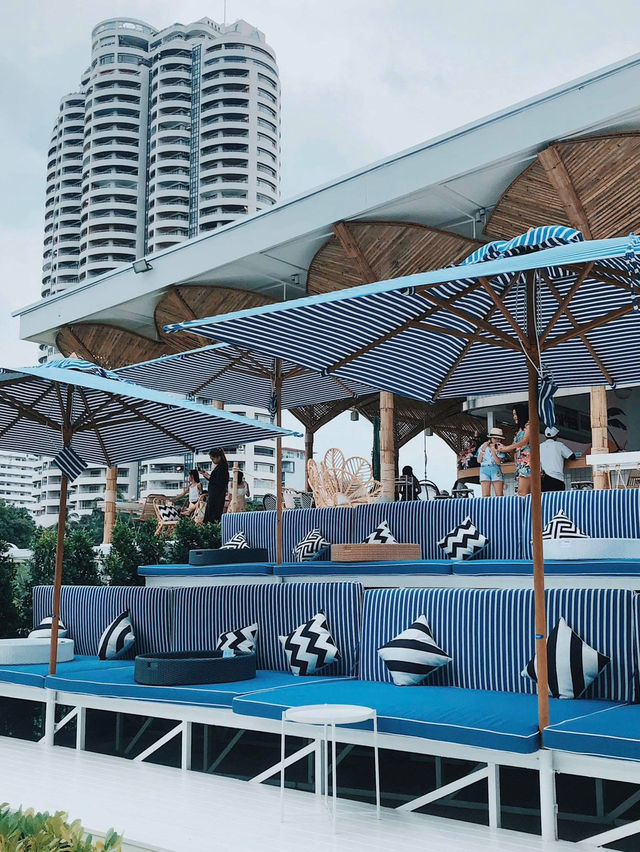 Papa Beach Pattaya - คาเฟ่ริมทะเล
