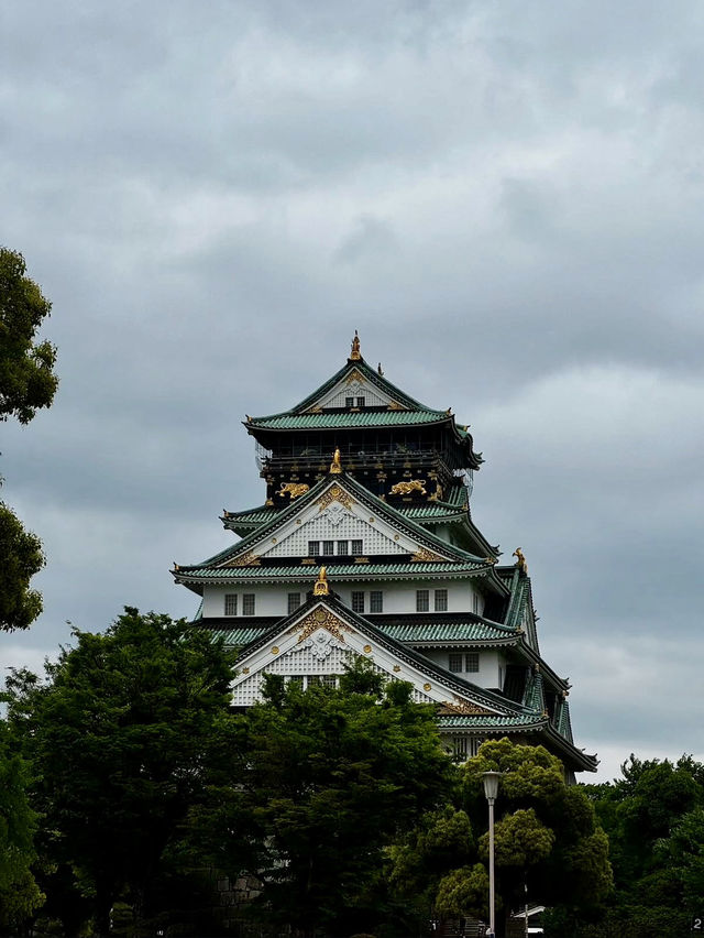 OSAKA CASTLE PARK | A HISTORIC CHERRY BLOSSOM RETREAT