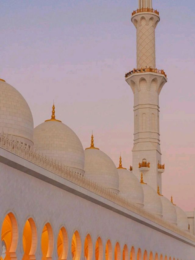 Sheikh Zayed Grand Mosque – A Majestic Symbol of Spiritual Grandeur