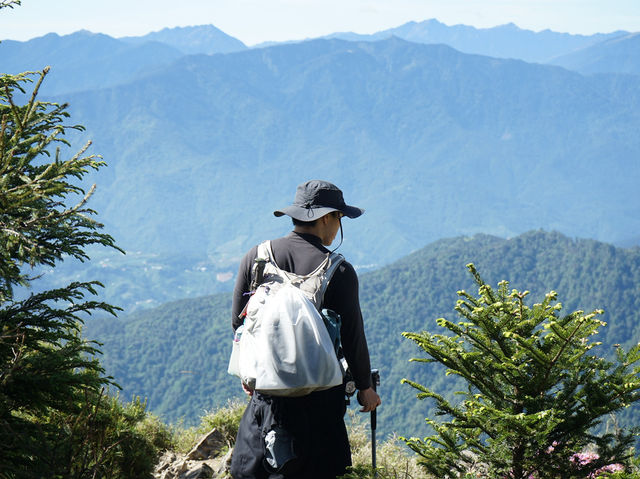 雪山主東峰下翠池