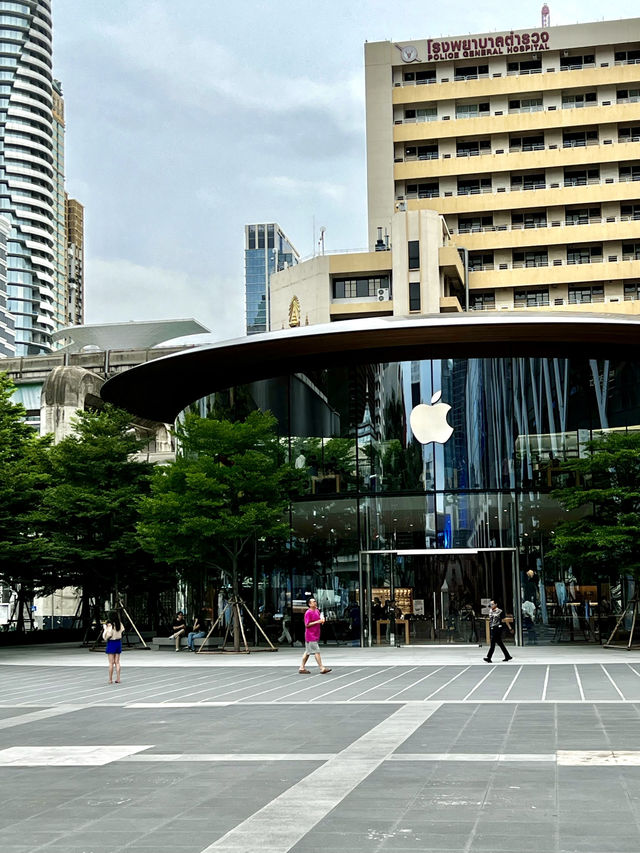 🍎 Tree or Tech? Where Are These Apple Stores?