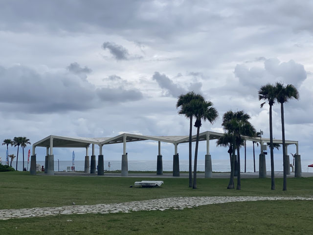 東岸太平洋 ☁️雲層層堆疊 海浪花片片 