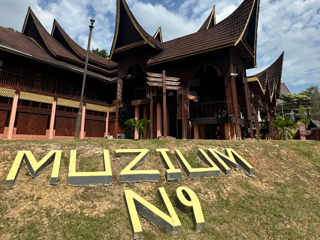 🌄 Seremban One-Day Trip Guide｜A Retro Cultural Escape 🛤️🎨