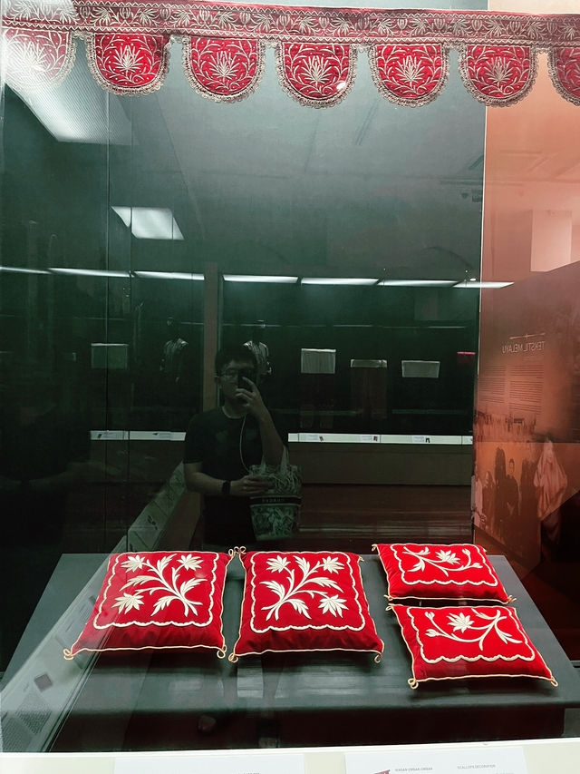 Teluk Berantai Gallery: Must-Visit at Kuala Lumpur’s National Textile Museum 
