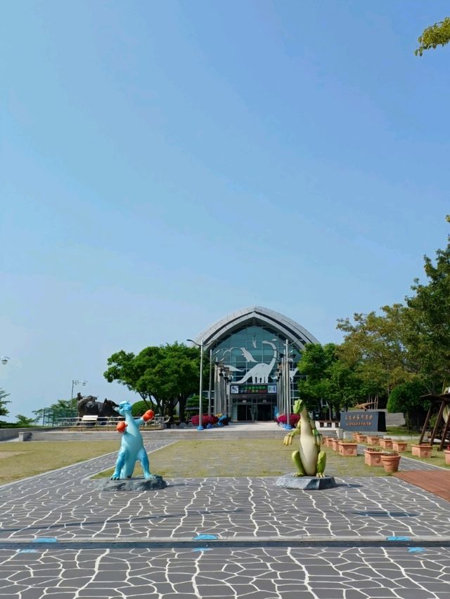 야외에서 공룡과 자연을 만나는 힐링 산책