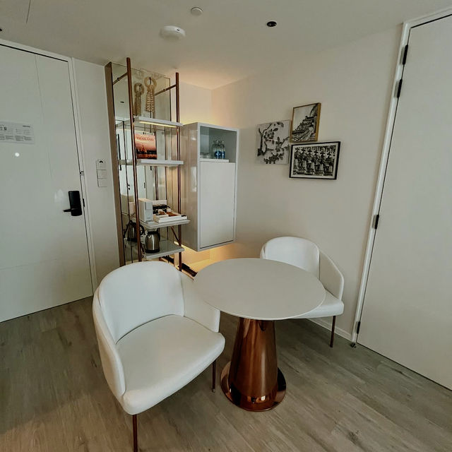 A Modern Retreat for Urban Explorers