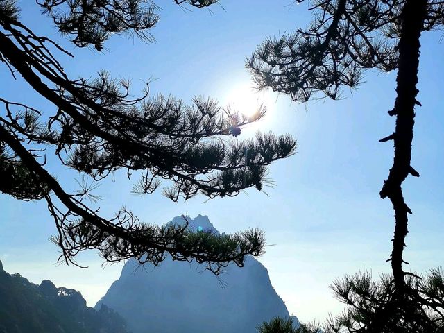 Magical Climb Up Mount Huangshan