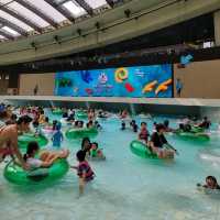亞洲首個臨海全天候水上樂園,刺激玩水+無敵海景!