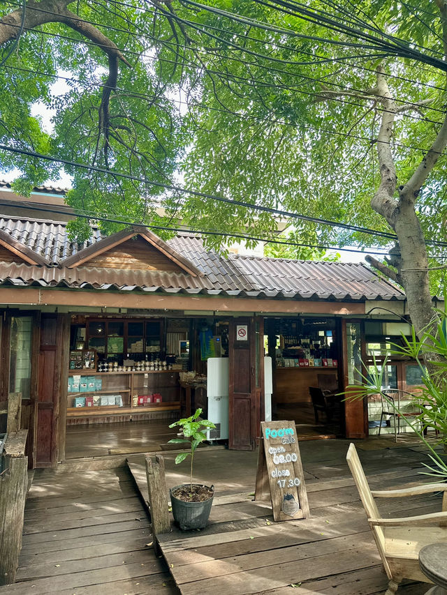 Poom Cafe จ.อ่างทอง
