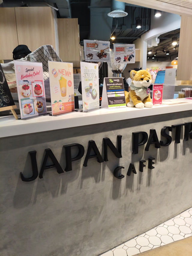 曼谷｜被店門口的狗狗吸引進去，卻意外發現一家日式甜點小宇宙，溫柔可愛到不想離開！