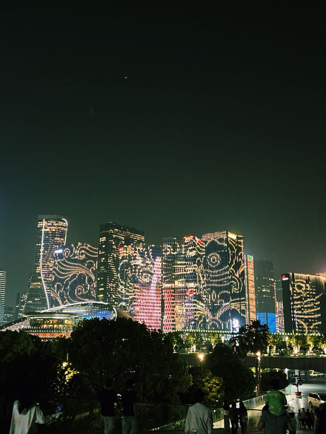 ชมโชว์แสงสีริมแม่น้ำ Qiantang
