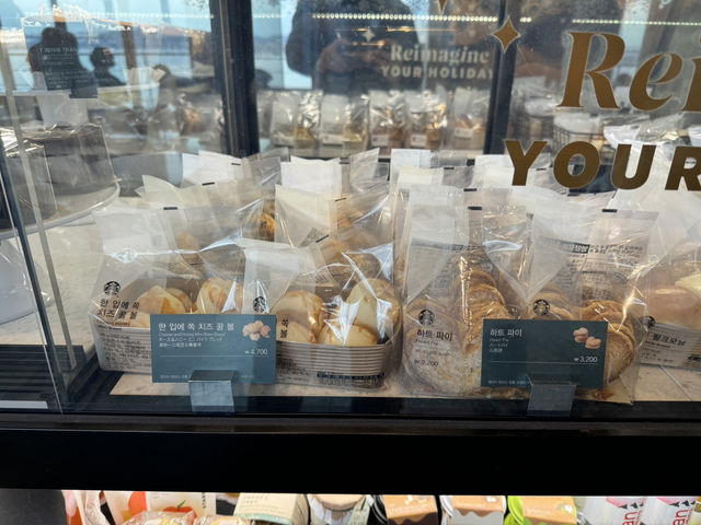 ☕️ A Floating Christmas Coffee: Holiday Magic at Seoul Wave Starbucks