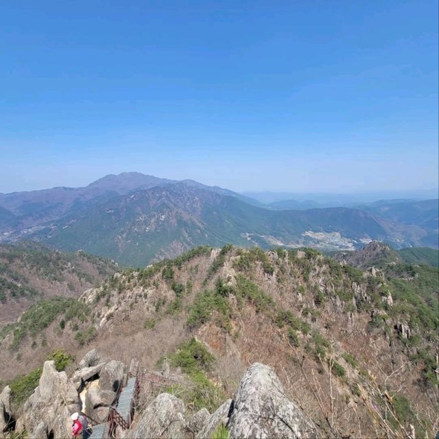 Rocky Trails & Temple Feels at Gayasan’s 