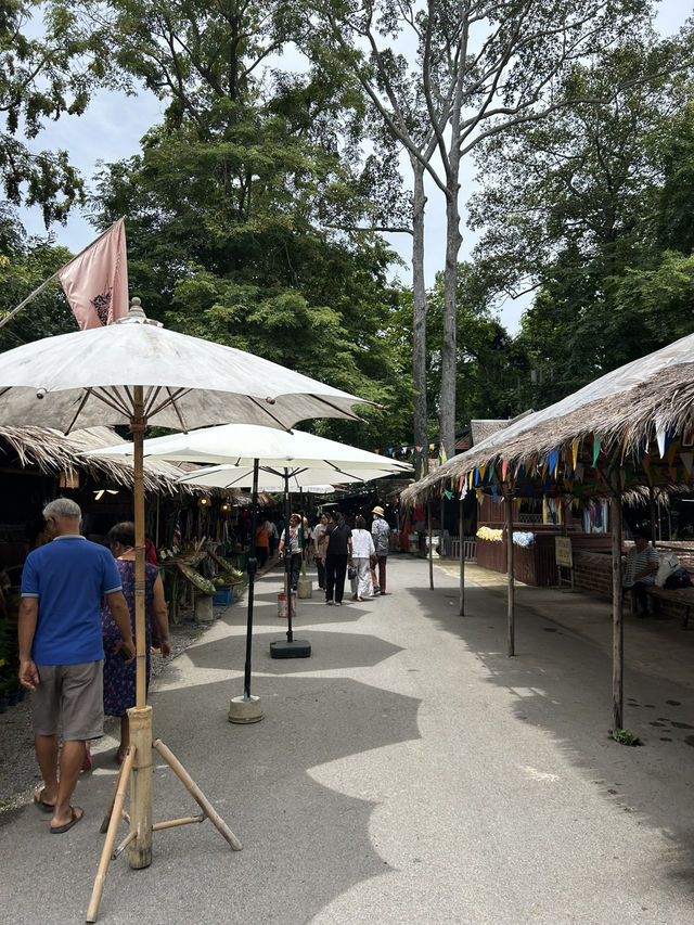 ”วัดโพธิ์เก้าต้นและตลาดบ้านบางระจันสิงห์บุรี“