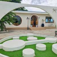 🏡 Huus’ of coco Cafe – กระท่อมน่ารักบนทุ่งนา
