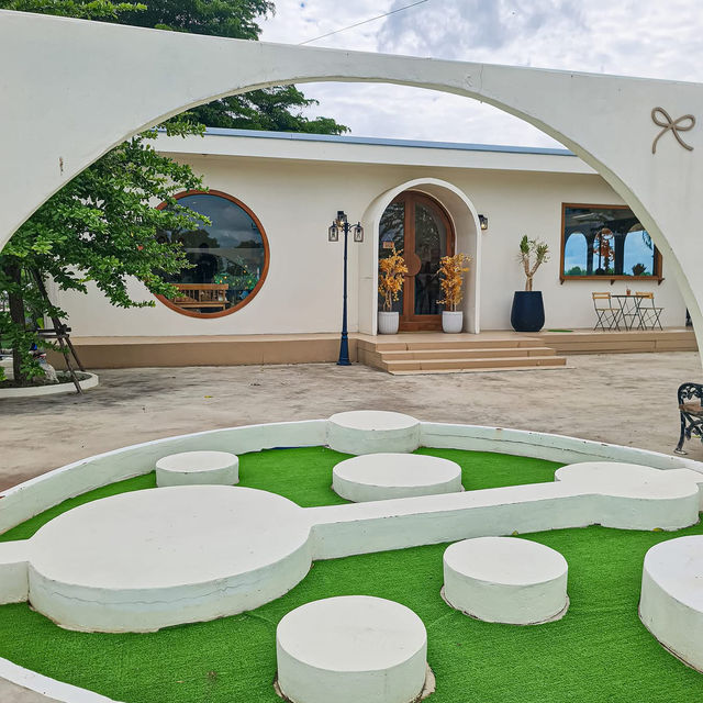 🏡 Huus’ of coco Cafe – กระท่อมน่ารักบนทุ่งนา