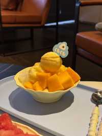 ☁️くもくも · 雲朵系甜品的幸福瞬間 在老屋裡吃冰，真的太療癒了～🍧🍑