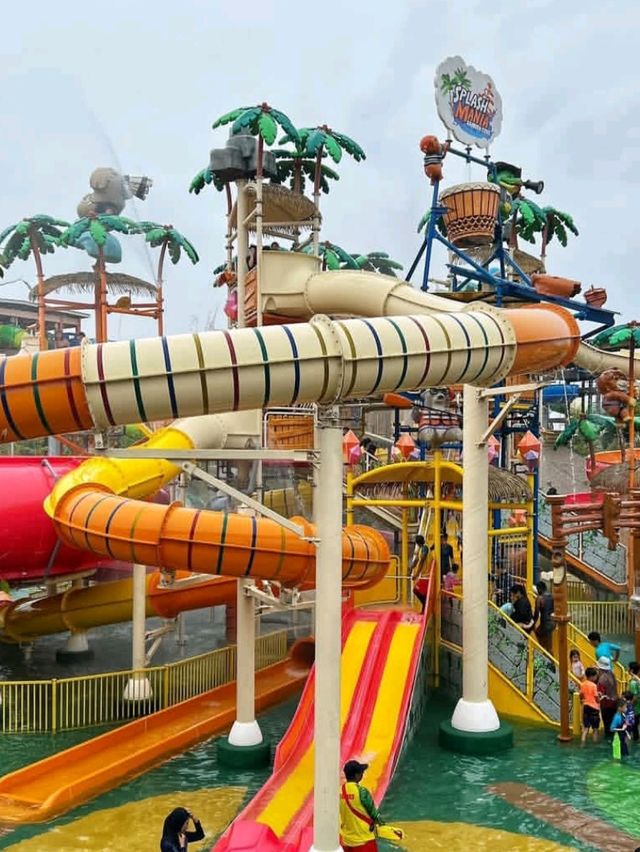 🌈💦 Get Ready to Scream, Splash & Smile – SplashMania at Gamuda Cove! 🎢🌴