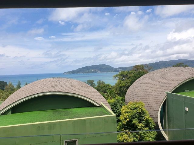 Crest  Pool Villas Phuket พูลวิลล่าวิวพาโนรามา