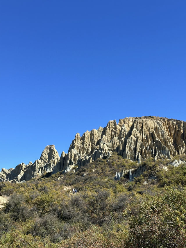 🇳🇿Step Into Mulan: Discover the Magical Clay Cliffs of Omarama