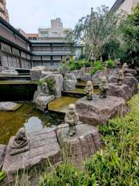 京都 | 頂法寺六角堂，被高樓大廈包圍的街區佛寺