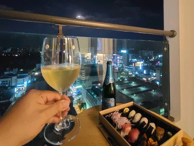 광주 유탑부티크호텔&레지던스 디럭스룸 혼캉스 (조식, 미니바무료, 테라스, 인룸다이닝)