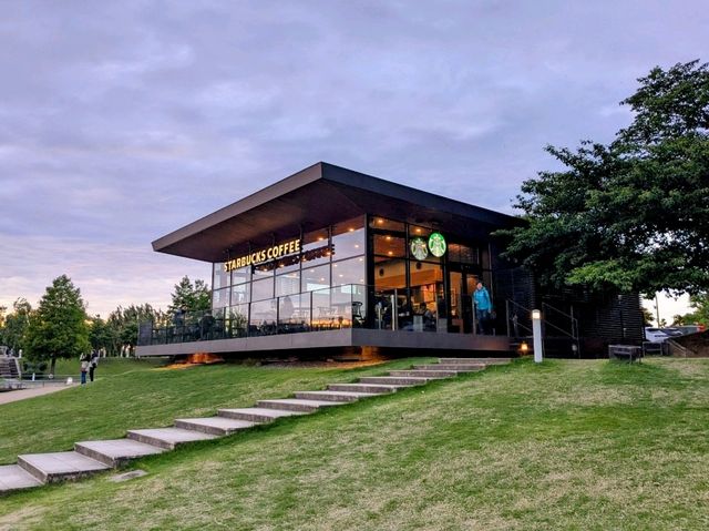 富山 | 日本最美的Starbucks---星巴克富山環水公園店