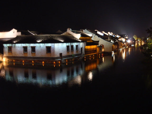 🌊 Wuzhen Dongzha — A Peaceful Walk Through Water and Time