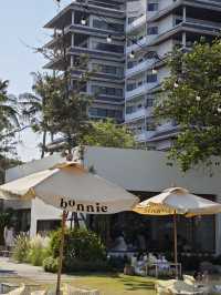 คาเฟ่สุดปังใกล้หัวหิน bOnnie on the beach cafe