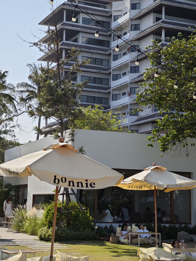 คาเฟ่สุดปังใกล้หัวหิน bOnnie on the beach cafe