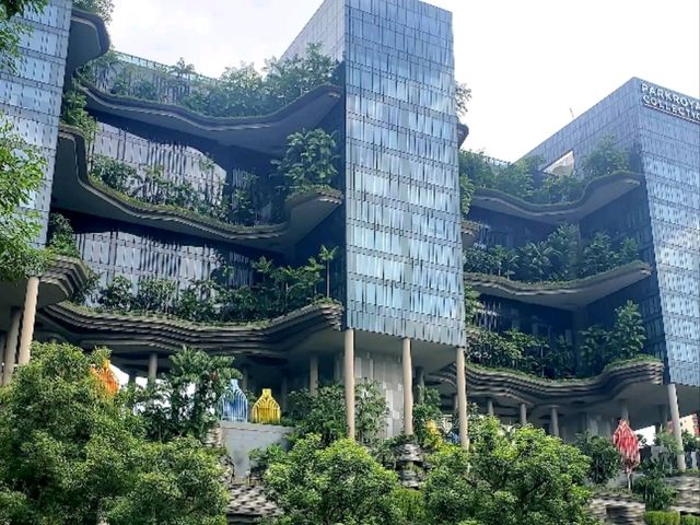 Sleep in a Sky Garden – My Eco-Luxury Stay at PARKROYAL COLLECTION Pickering