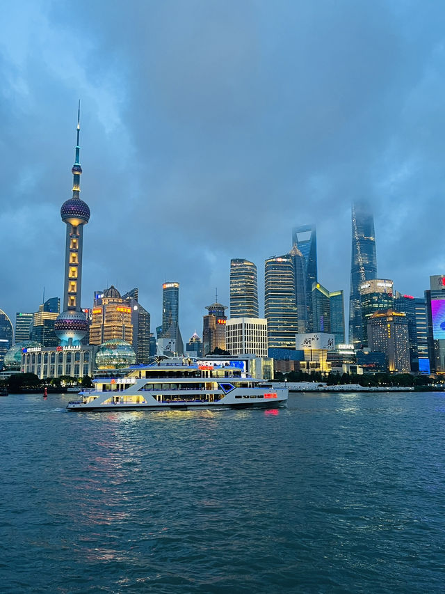 Discovering Shanghai: A Visual Journey Through Light, Nature, and City Glamour