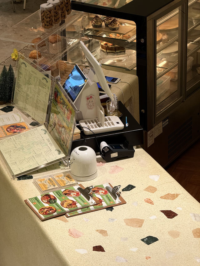 Comfee Cafe & Brunch เมืองเก่า ภูเก็ต