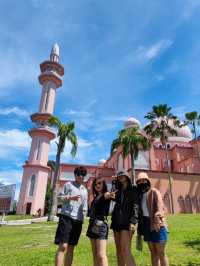 🕌 UMS Pink Mosque in Sabah Feels Like a Dream in Rosy Light