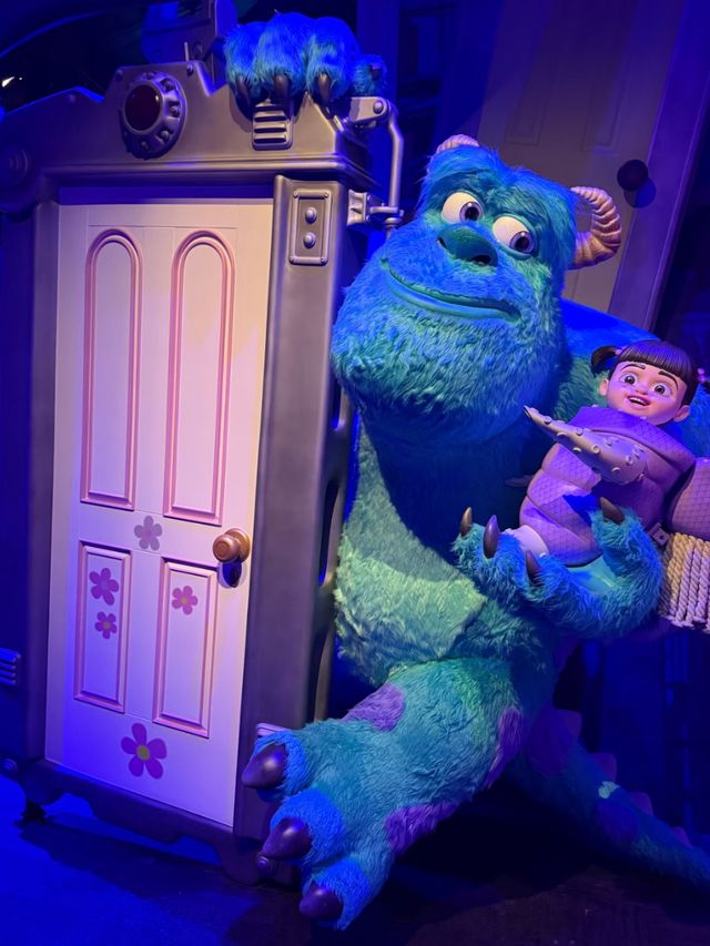 Cinderella Meets Confucius: The Cultural Magic of Shanghai Disneyland