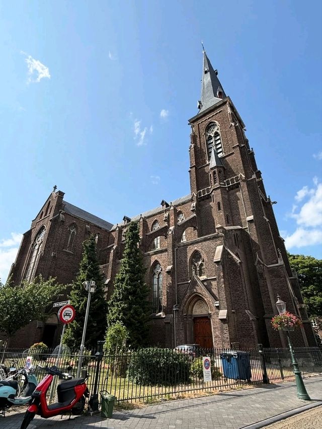 Exploring Sint-Martinuskerk in Maastricht