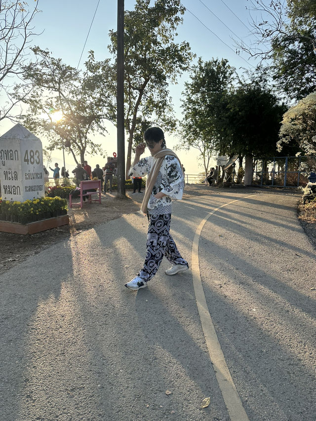 ทะเลหมอกที่ภูทอก…สวยจนลืมหายใจ🇹🇭