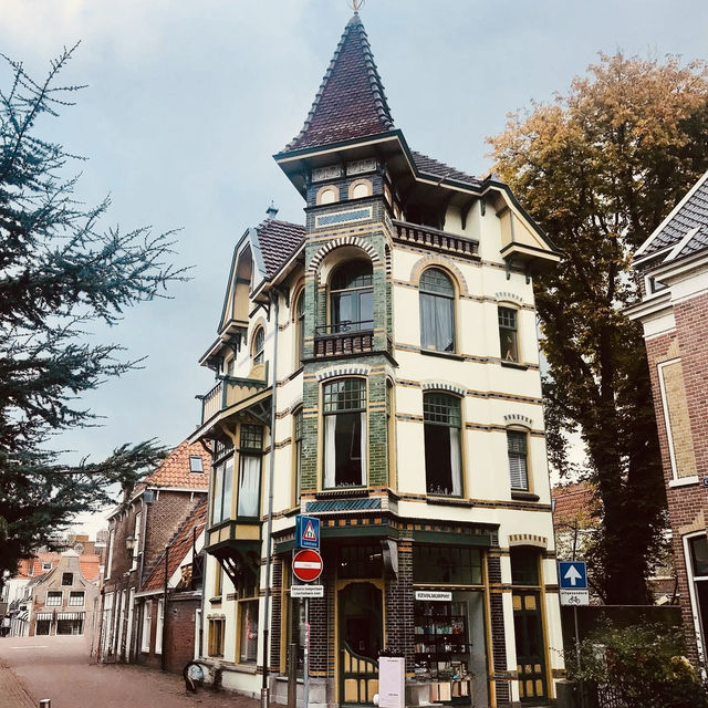 A Postcard-Perfect Day Trip: My Solo Escape to Volendam