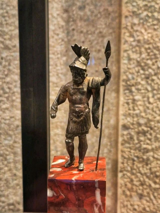 🏺 Neues Museum – Home of the World-Famous Nefertiti 🏺 🏺 Neues Museum – Home of the World-Famous Nefertiti 🏺