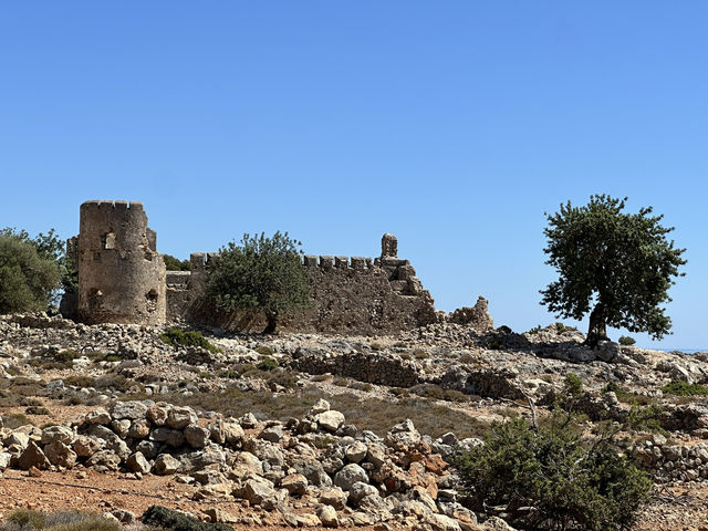 Stunning viewpoint and ancient castle in Loutro