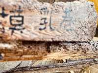 「走進中央老街，時間在紅磚與石巷間慢了下來。」