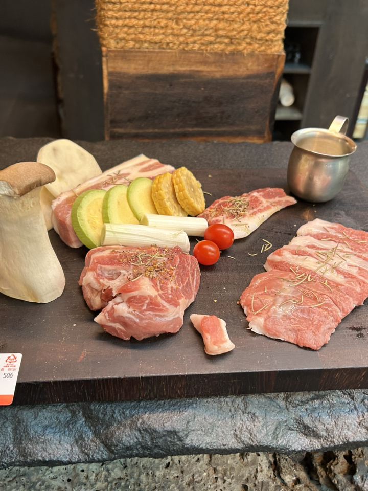 ソウル/フード》肉好き必見！食べ応えのある済州豚が食べられる