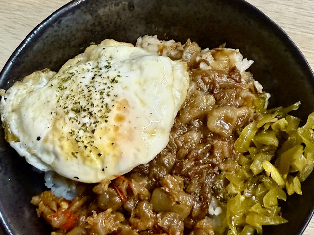 高雄江湖傳說(江振誠)非吃不可的美食餐廳.(良夥牛肉燥飯)是我在高雄10個月吃過最好吃.第一名小吃美食餐廳.值得推薦大家 高雄江湖傳說(江振誠)非吃不可的美食餐廳.(良夥牛肉燥飯)是我在高雄10個月吃過最好吃.第一名小吃美食餐廳.值得推薦大家