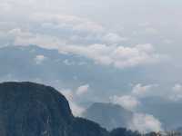 The Sea of Clouds at the Golden Summit: Emei, a Fairyland on Earth